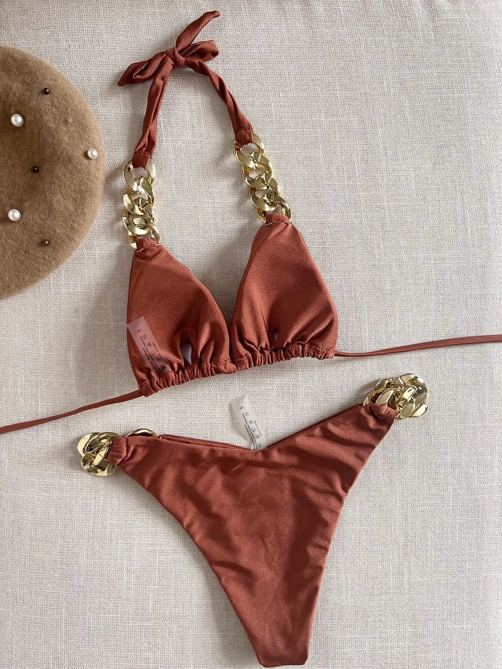 Well Tailored Swimsuit with a Graceful Silhouette