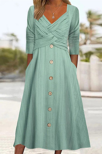 Beautifully Finished Dress in a Timeless Design