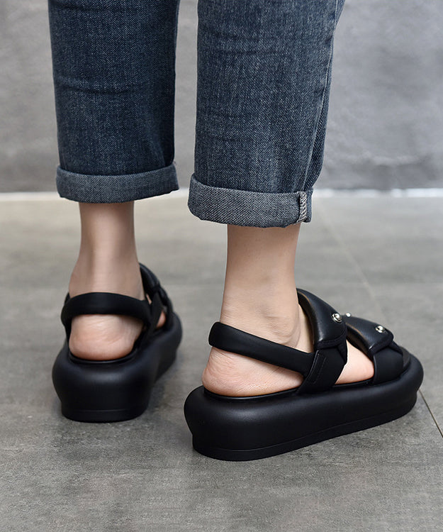 Well Tailored Sandals with a Graceful Silhouette
