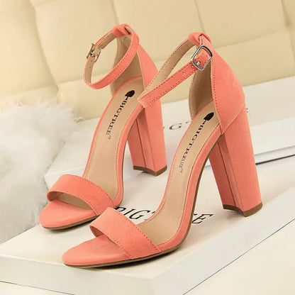 Classic Vintage Heels with a Flattering Fit