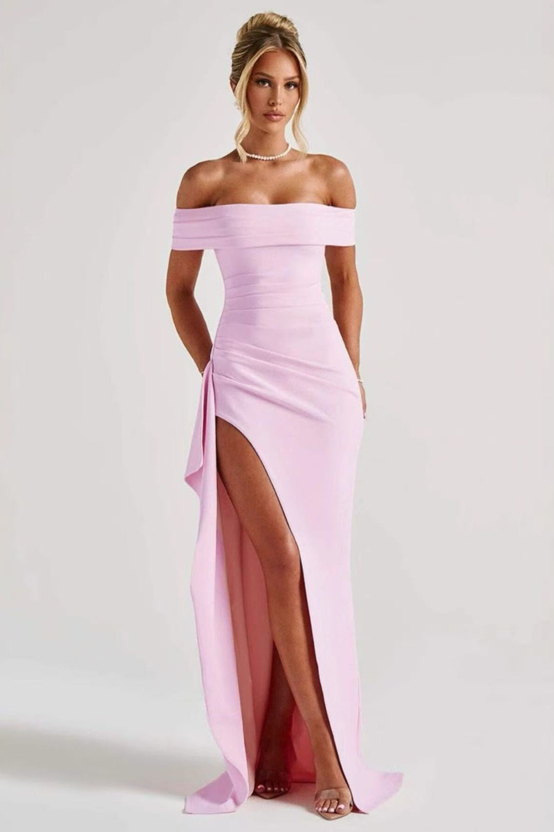 Beautifully Finished Dress in a Timeless Design