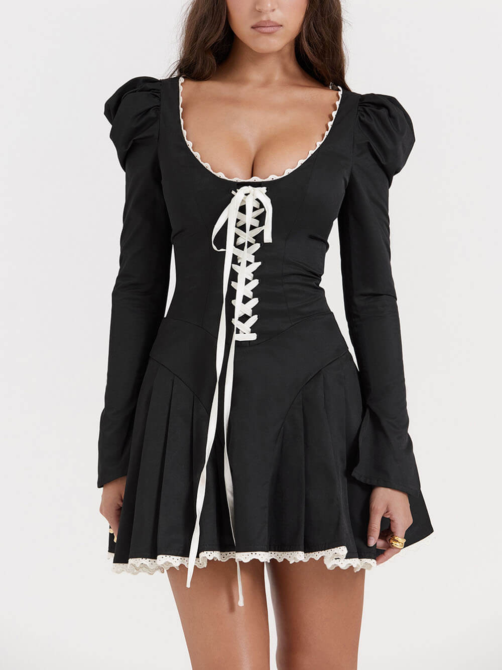 Effortlessly Elegant Dress with a Timeless Design