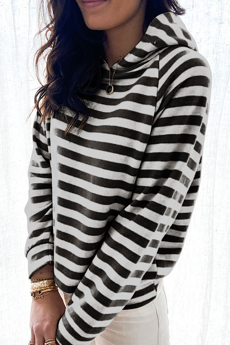 Well Tailored Top with a Graceful Silhouette
