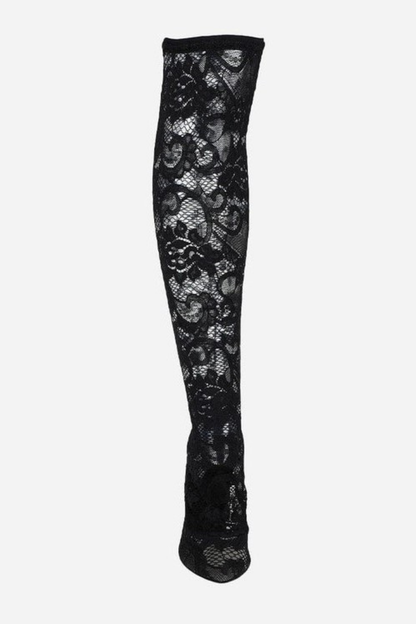 Well Tailored Boots with a Graceful Silhouette