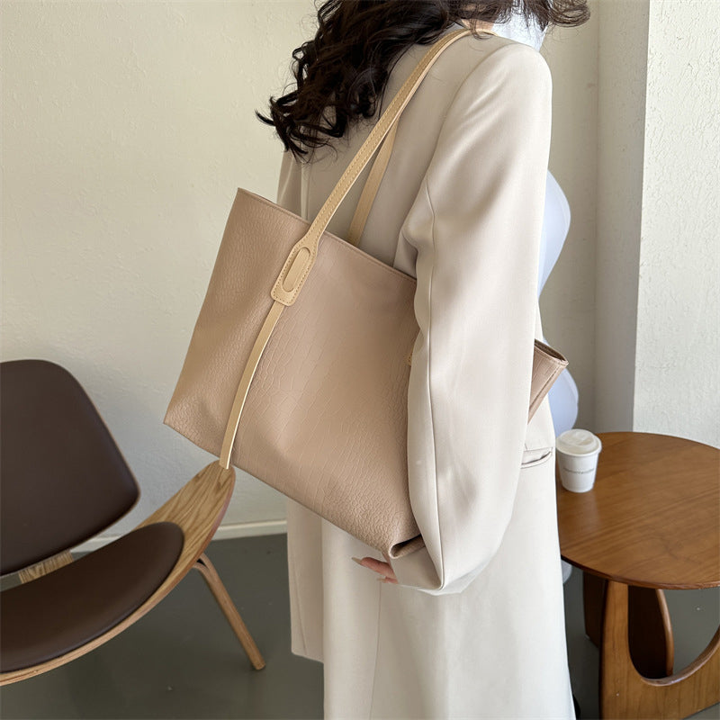 Sophisticated Bag with a Clean Classic Look