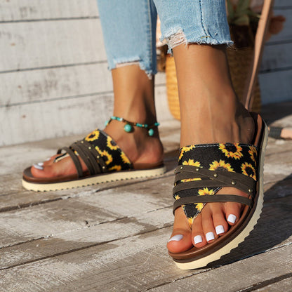 Classic Vintage Sandals with a Flattering Fit