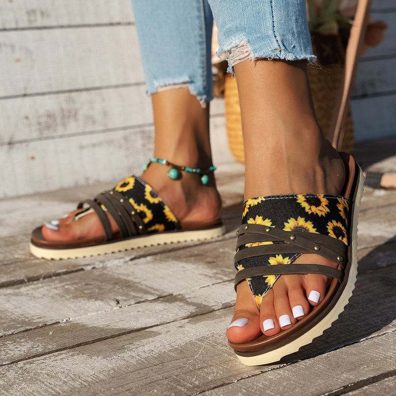 Classic Vintage Sandals with a Flattering Fit