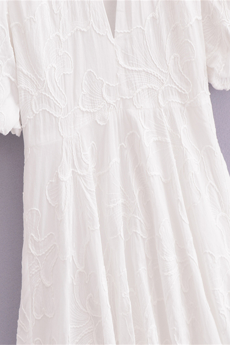 Beautifully Finished Dress in a Timeless Design