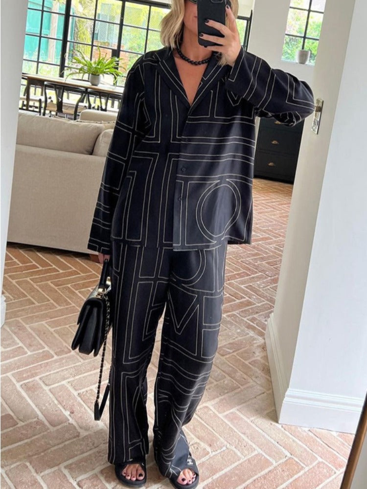 Effortlessly Elegant Pants with a Timeless Design