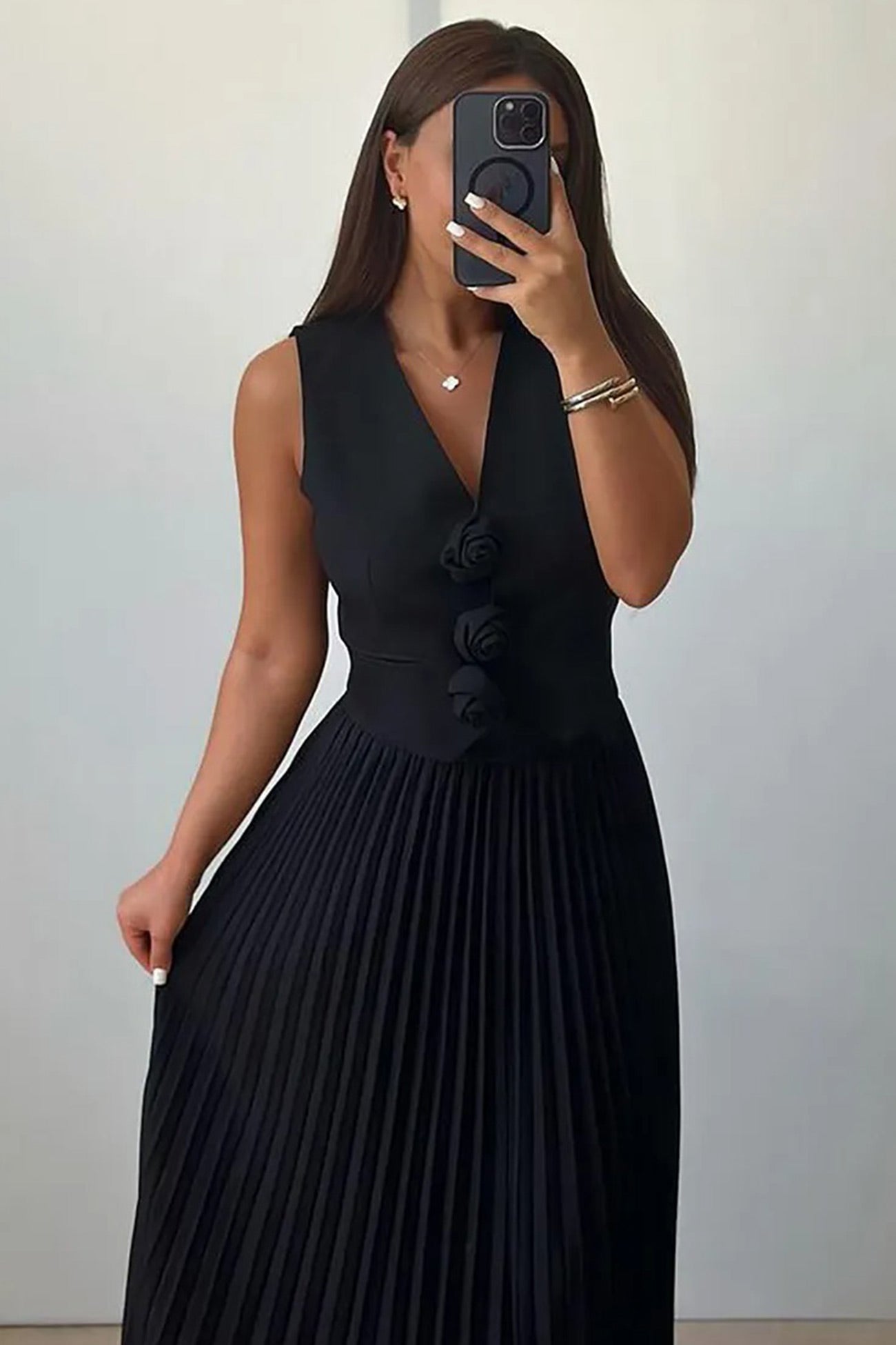 Effortlessly Elegant Garment with a Timeless Design