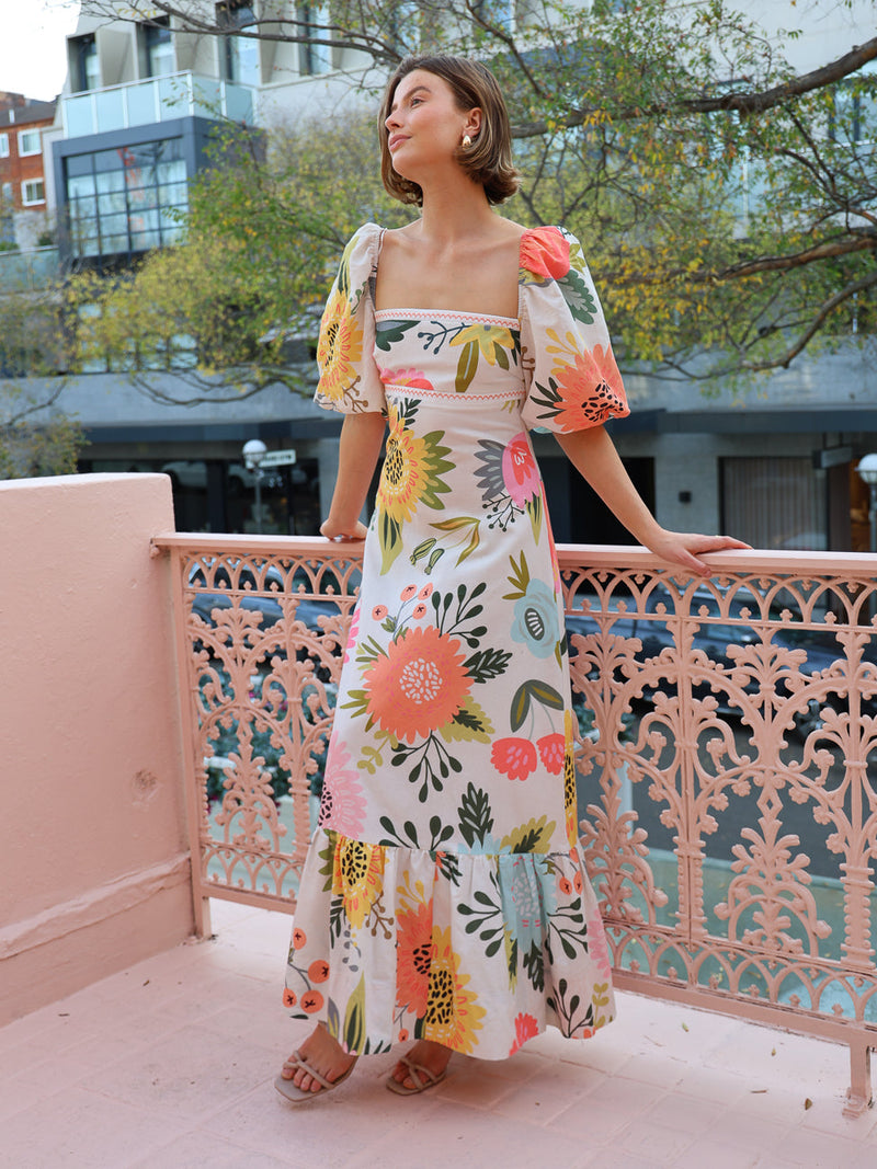 Classic Vintage Dress with a Flattering Fit