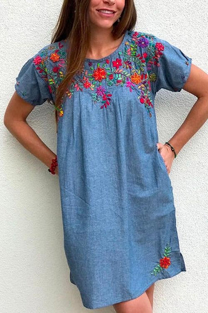 Beautifully Finished Dress in a Timeless Design
