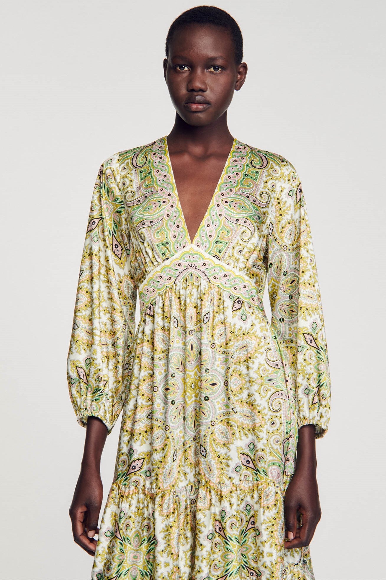 Beautifully Finished Dress in a Timeless Design