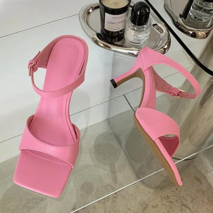 Beautifully Finished Heels in a Timeless Design