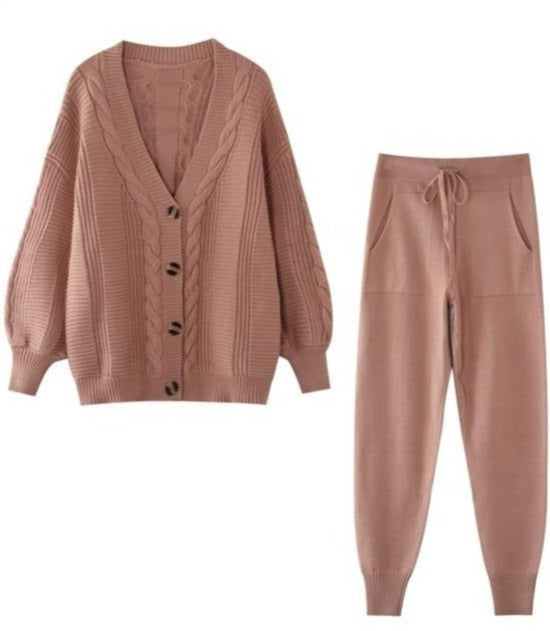 Well Tailored Cardigan with a Graceful Silhouette