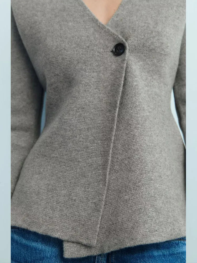Elegantly Styled Jacket for Everyday Wear