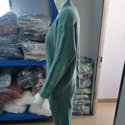 Well Tailored Cardigan with a Graceful Silhouette