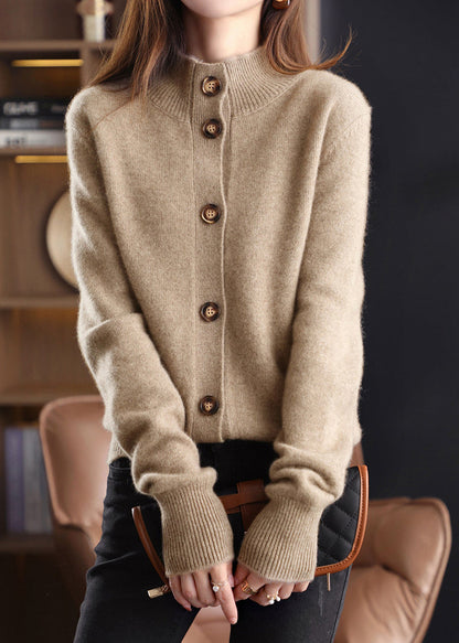 Well Tailored Cardigan with a Graceful Silhouette