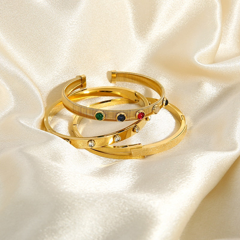 Effortlessly Elegant Garment with a Timeless Design