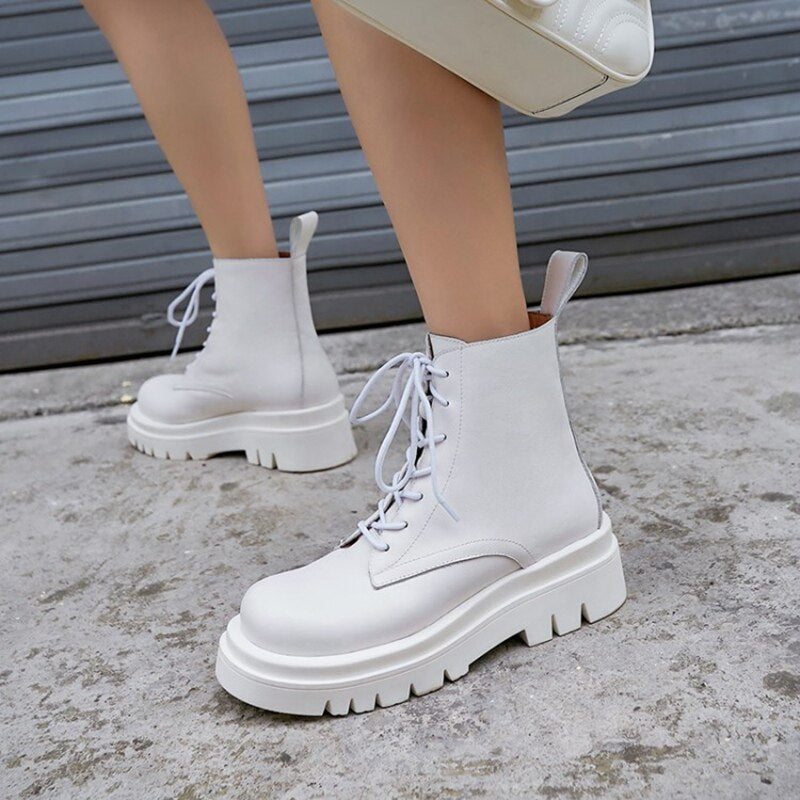 Beautifully Finished Boots in a Timeless Design