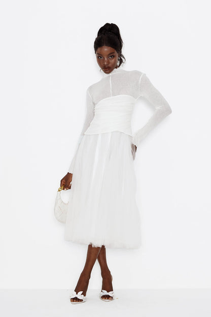 Effortlessly Elegant Dress with a Timeless Design