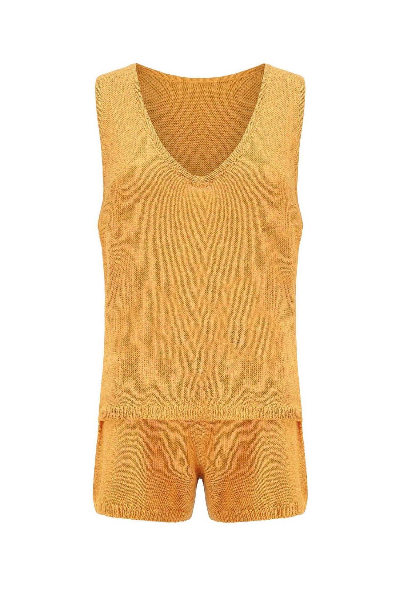 Effortlessly Elegant Top with a Timeless Design