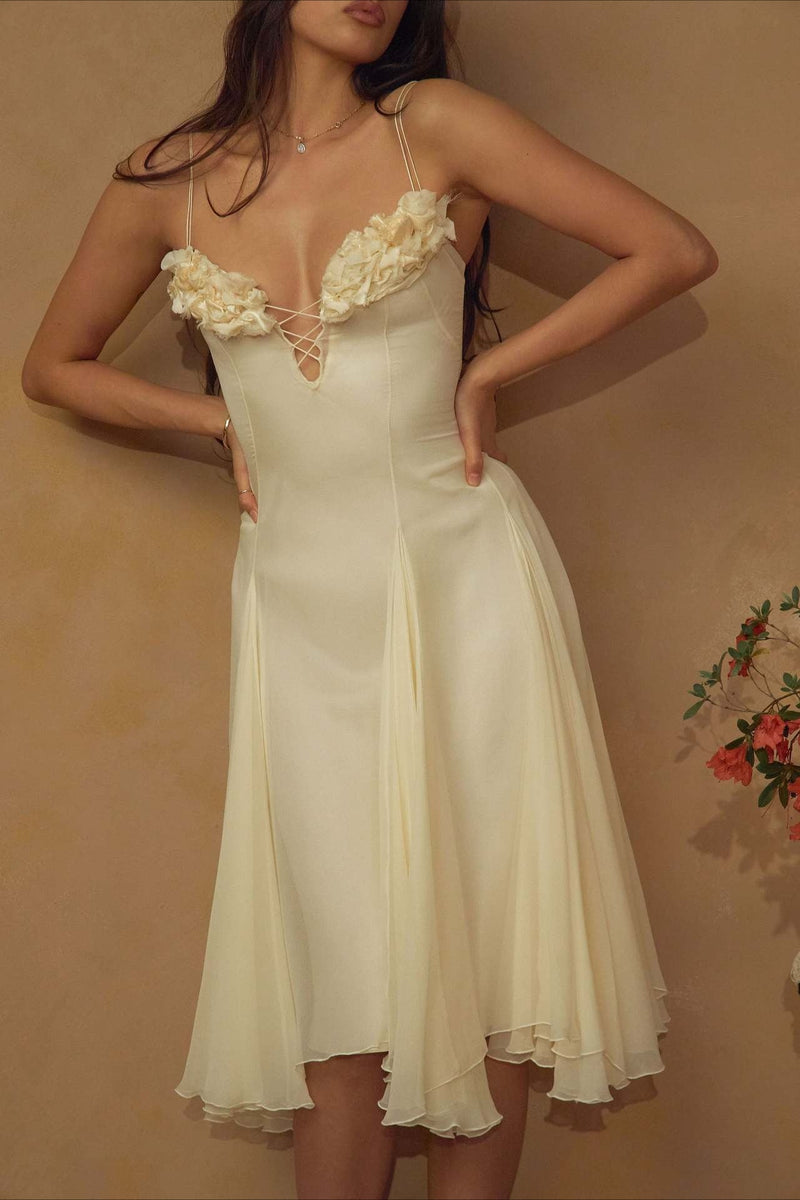 Gracefully Styled Dress for Any Occasion