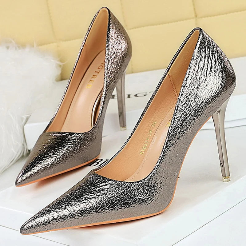 Well Tailored Heels with a Graceful Silhouette