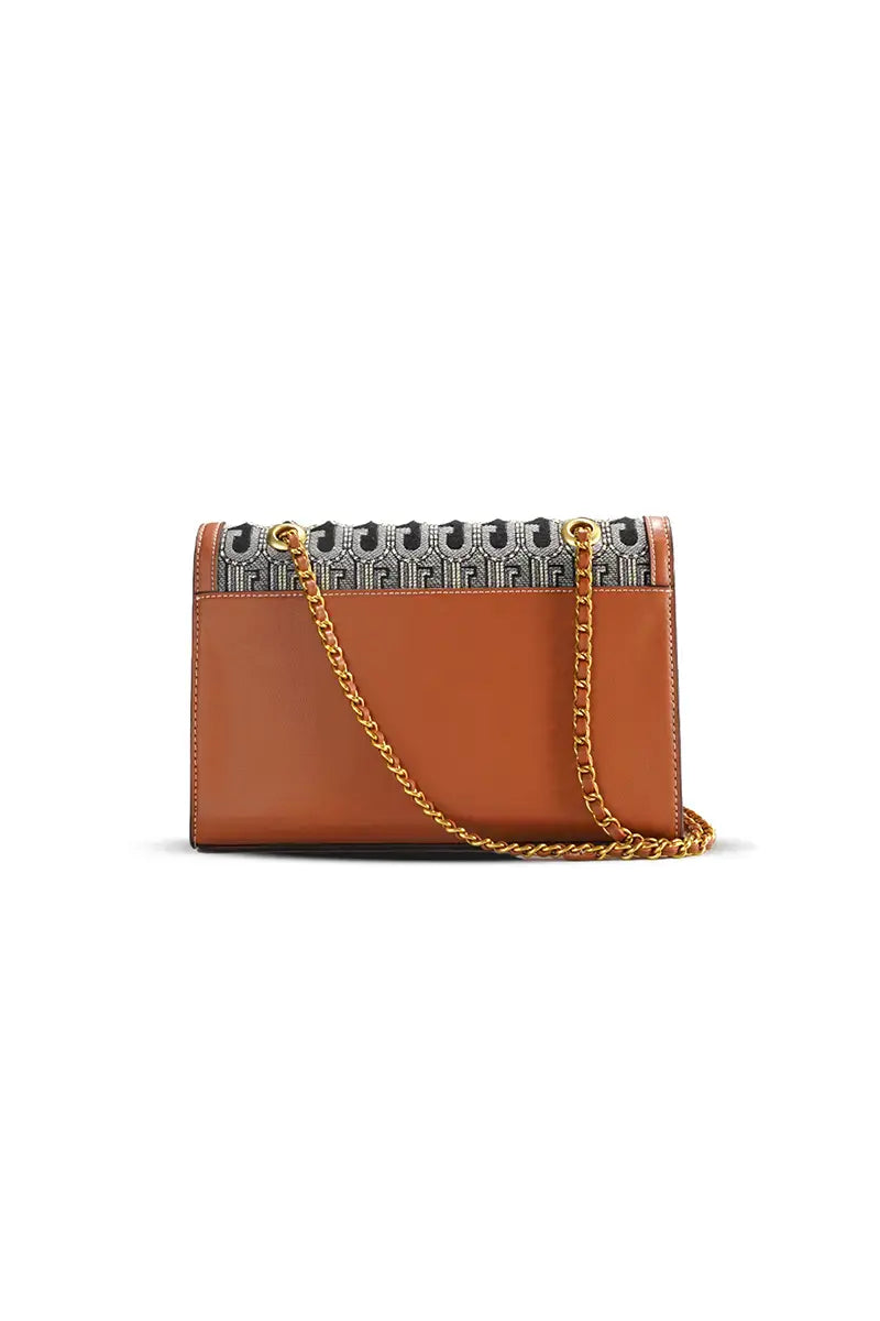 Gracefully Styled Bag for Any Occasion