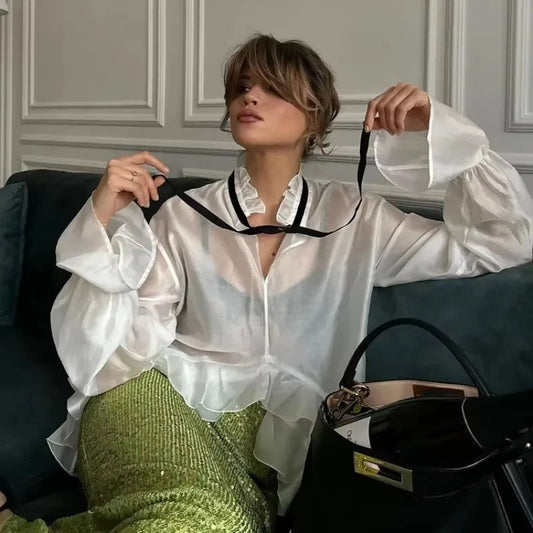 Well Tailored Blouse with a Graceful Silhouette