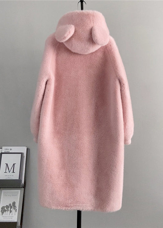 Well Tailored Coat with a Graceful Silhouette