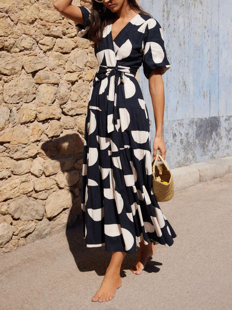 Beautifully Finished Dress in a Timeless Design