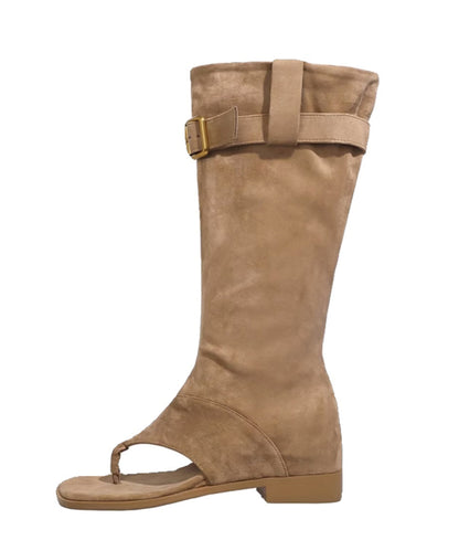 Effortlessly Elegant Boots with a Timeless Design