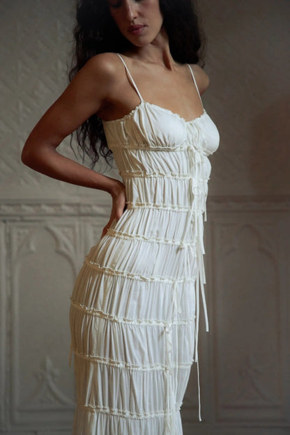 Well Tailored Dress with a Graceful Silhouette