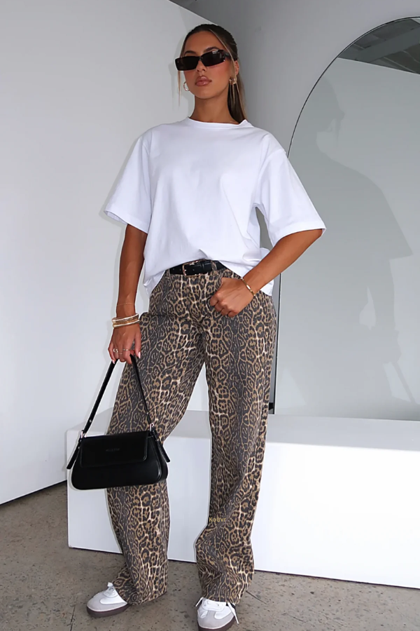 Effortlessly Elegant Garment with a Timeless Design