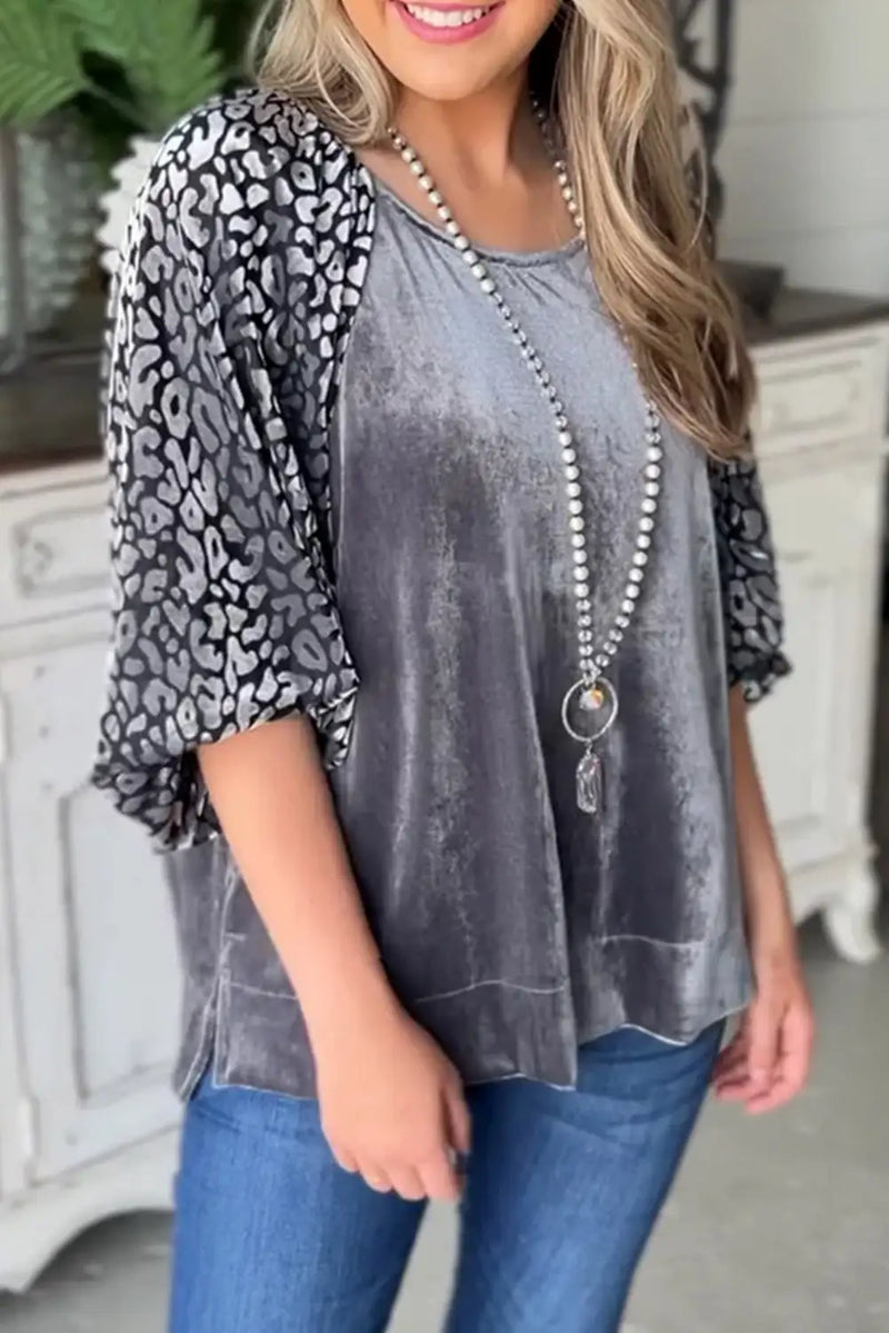 Sophisticated Blouse with a Clean Classic Look