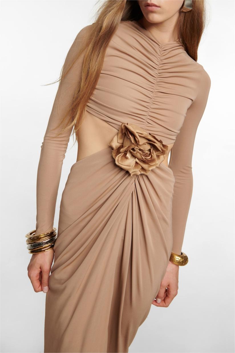 Well Tailored Dress with a Graceful Silhouette