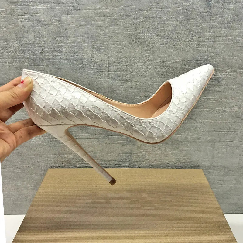 Effortlessly Elegant Heels with a Timeless Design