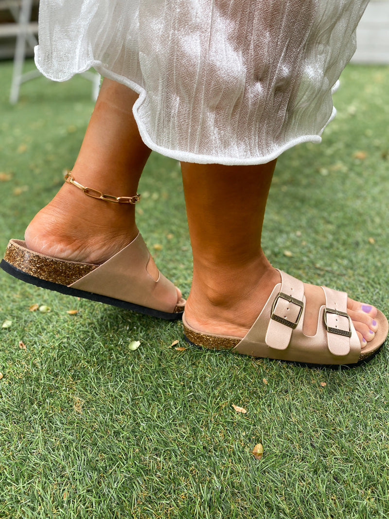 Well Tailored Sandals with a Graceful Silhouette