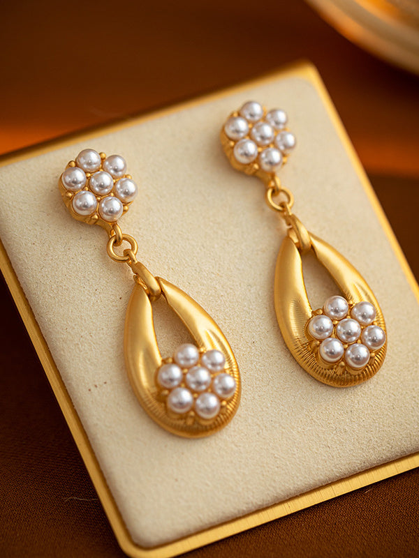 Effortlessly Elegant Garment with a Timeless Design