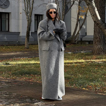 Effortlessly Elegant Coat with a Timeless Design