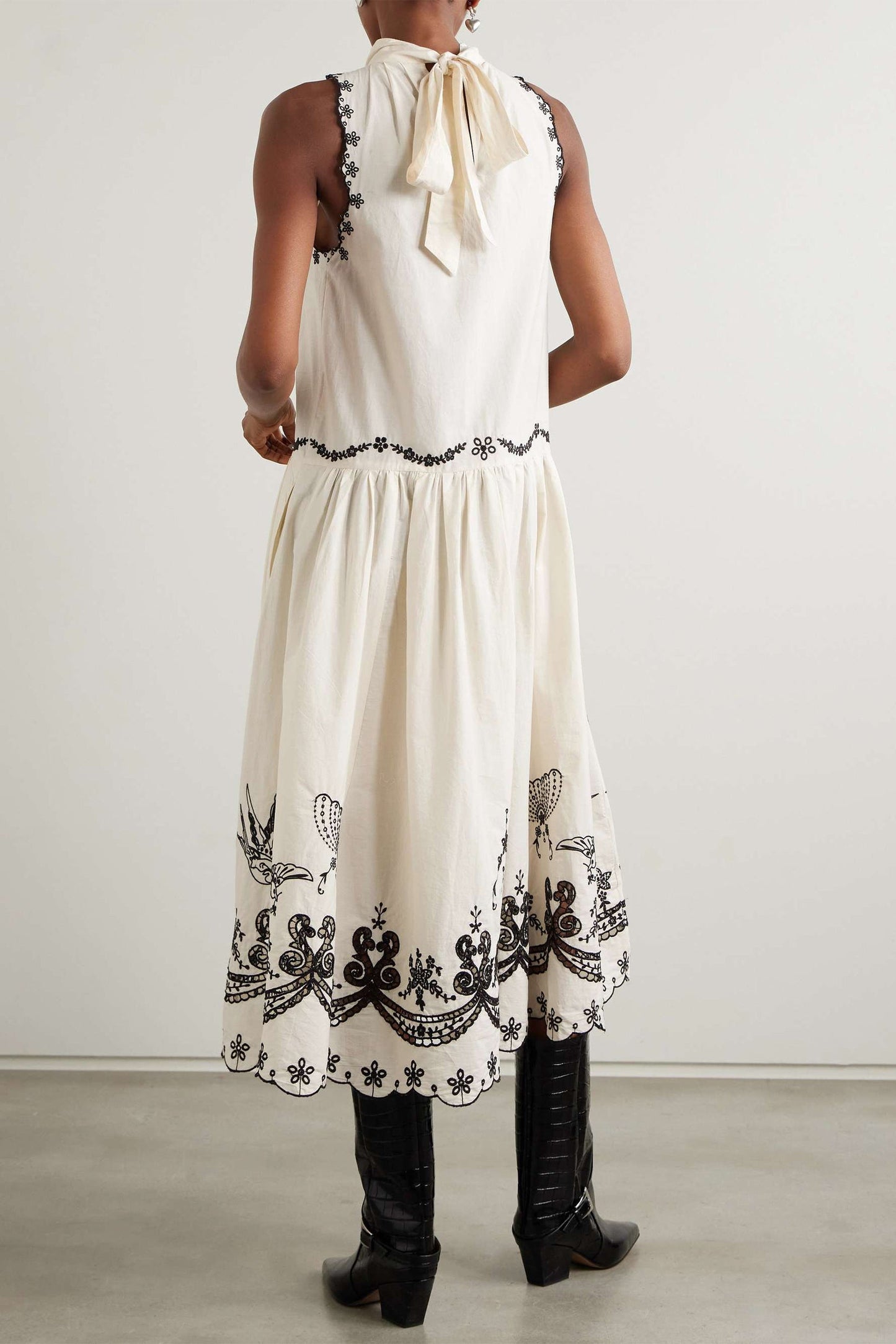 Classic Vintage Dress with a Flattering Fit