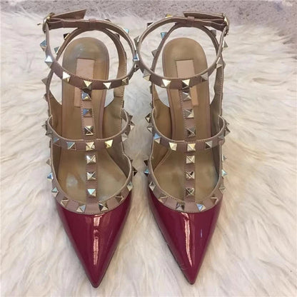 Effortlessly Elegant Sandals with a Timeless Design