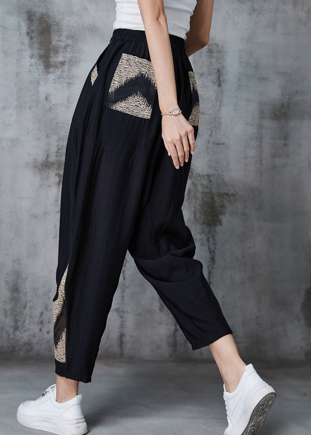 Well Tailored Pants with a Graceful Silhouette