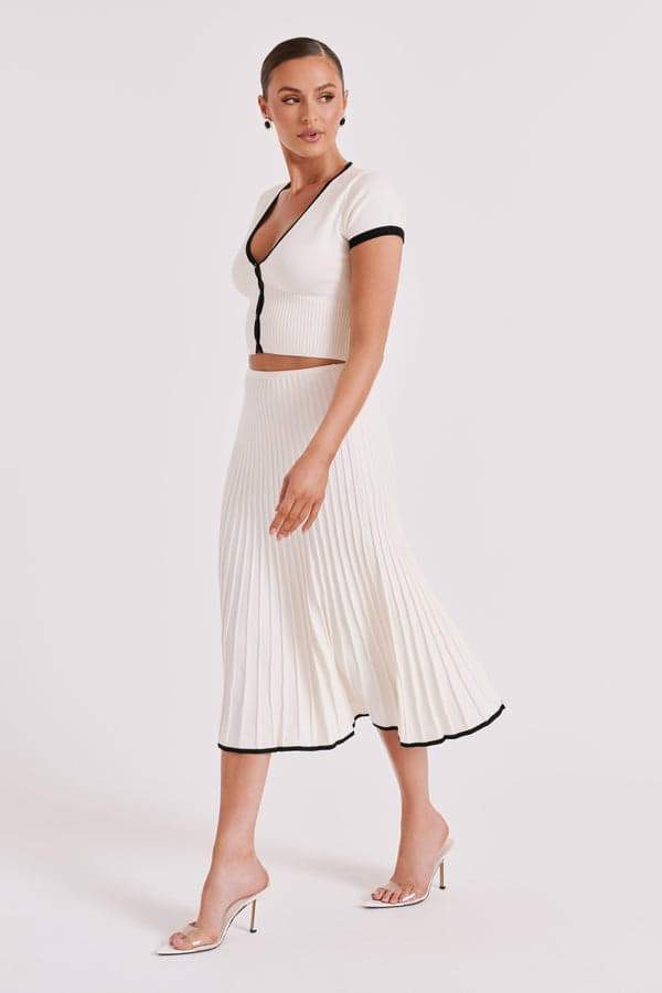 Beautifully Finished Garment in a Timeless Design