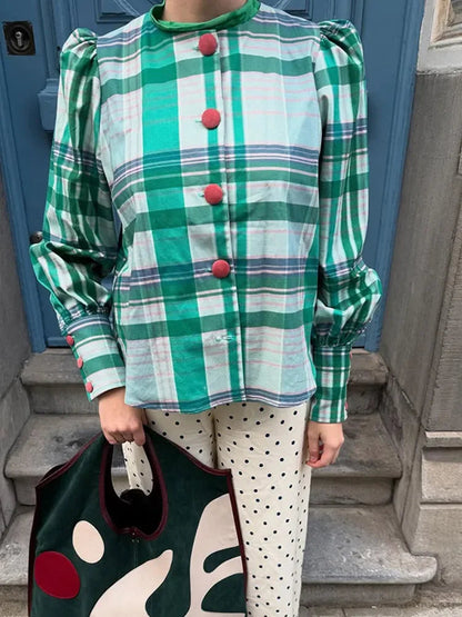 Effortlessly Elegant Blouse with a Timeless Design