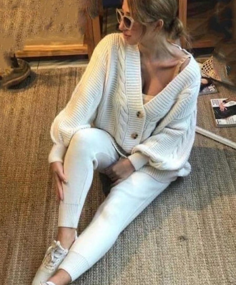 Well Tailored Cardigan with a Graceful Silhouette