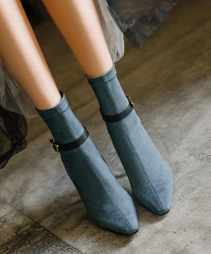 Effortlessly Elegant Boots with a Timeless Design