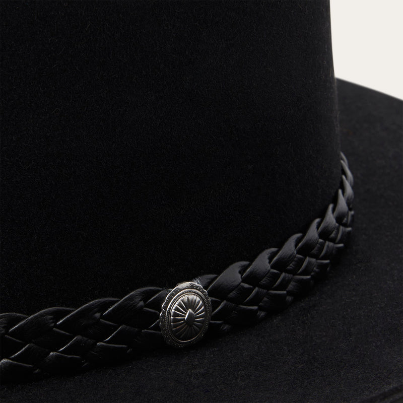 Well Tailored Garment with a Graceful Silhouette