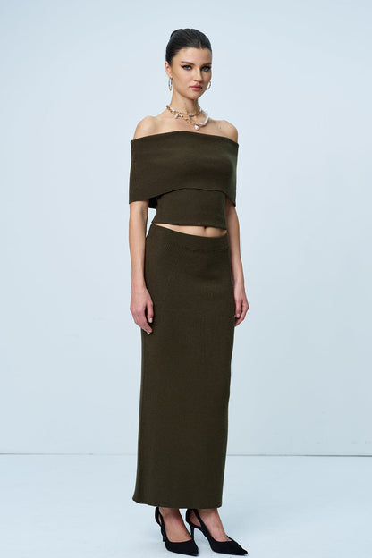 Effortlessly Elegant Garment with a Timeless Design